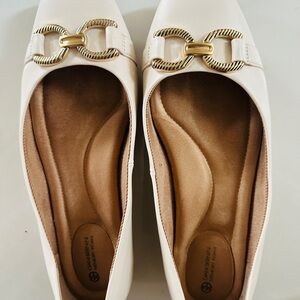 Giani Bernini Cream Flats with Gold Accent